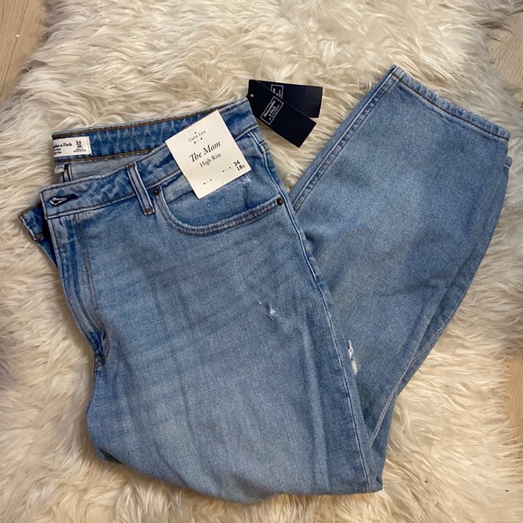 Abercrombie & Fitch Curve Love Mom Jeans - Picture 1 of 5